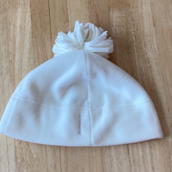 Old Navy Scarf & hat set, new condition. Echo gloves included. - Picture 2 of 5